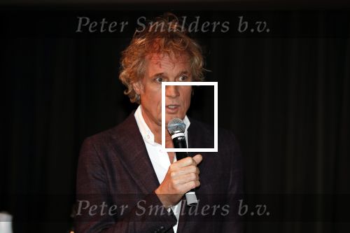 Hilversum 9 december 2019
Bekendmaking omroepman van nhet jaar 2019
DE winnaar van vorig jaar Beau v Erven Dorens reikt de prijs uit aan Jeroen Pauw die dit jaar gewonnen heeft.