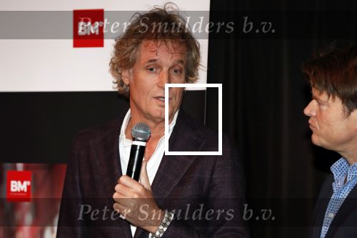 Hilversum 9 december 2019
Bekendmaking omroepman van nhet jaar 2019
DE winnaar van vorig jaar Beau v Erven Dorens reikt de prijs uit aan Jeroen Pauw die dit jaar gewonnen heeft.