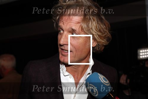 Hilversum 9 december 2019
Bekendmaking omroepman van nhet jaar 2019
DE winnaar van vorig jaar Beau v Erven Dorens reikt de prijs uit aan Jeroen Pauw die dit jaar gewonnen heeft.