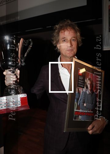 Hilversum 9 december 2019
Bekendmaking omroepman van nhet jaar 2019
DE winnaar van vorig jaar Beau v Erven Dorens reikt de prijs uit aan Jeroen Pauw die dit jaar gewonnen heeft.