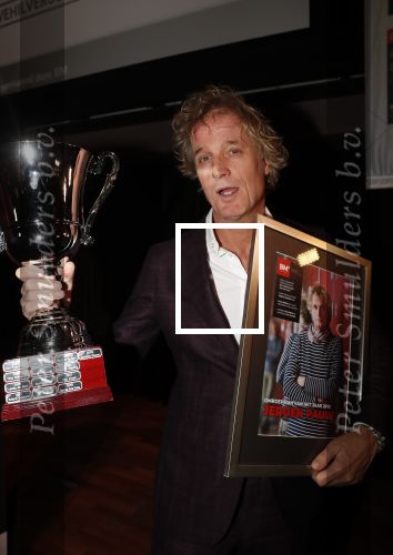 Hilversum 9 december 2019
Bekendmaking omroepman van nhet jaar 2019
DE winnaar van vorig jaar Beau v Erven Dorens reikt de prijs uit aan Jeroen Pauw die dit jaar gewonnen heeft.