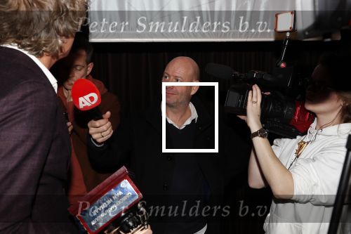 Hilversum 9 december 2019
Bekendmaking omroepman van nhet jaar 2019
DE winnaar van vorig jaar Beau v Erven Dorens reikt de prijs uit aan Jeroen Pauw die dit jaar gewonnen heeft.