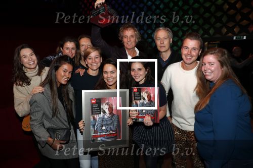 Hilversum 9 december 2019
Bekendmaking omroepman van nhet jaar 2019
DE winnaar van vorig jaar Beau v Erven Dorens reikt de prijs uit aan Jeroen Pauw die dit jaar gewonnen heeft.