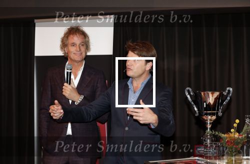 Hilversum 9 december 2019
Bekendmaking omroepman van nhet jaar 2019
DE winnaar van vorig jaar Beau v Erven Dorens reikt de prijs uit aan Jeroen Pauw die dit jaar gewonnen heeft.