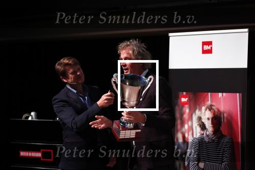 Hilversum 9 december 2019
Bekendmaking omroepman van nhet jaar 2019
DE winnaar van vorig jaar Beau v Erven Dorens reikt de prijs uit aan Jeroen Pauw die dit jaar gewonnen heeft.