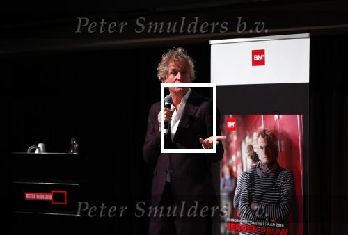 Hilversum 9 december 2019
Bekendmaking omroepman van nhet jaar 2019
DE winnaar van vorig jaar Beau v Erven Dorens reikt de prijs uit aan Jeroen Pauw die dit jaar gewonnen heeft.