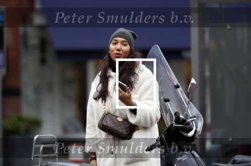 Amsterdam 14 december 2019
Joelle Gullit met een vriendin op de cornelis schuytstraat