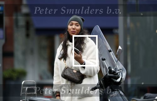 Amsterdam 14 december 2019
Joelle Gullit met een vriendin op de cornelis schuytstraat