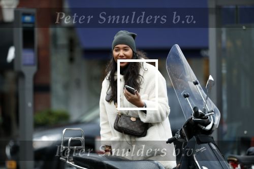 Amsterdam 14 december 2019
Joelle Gullit met een vriendin op de cornelis schuytstraat