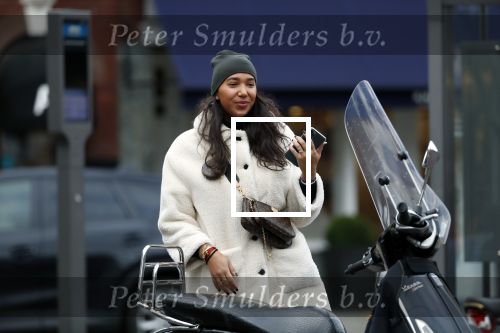 Amsterdam 14 december 2019
Joelle Gullit met een vriendin op de cornelis schuytstraat