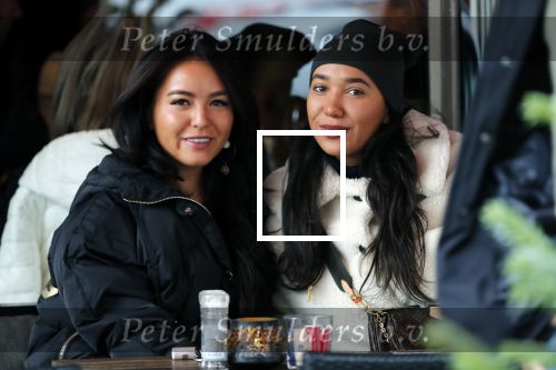 Amsterdam 14 december 2019
Joelle Gullit met een vriendin op de cornelis schuytstraat