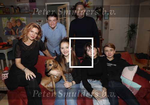 Amsterdam 12 december 2019
Presentatie nieuwe cast GTST Tamara Brinkman, Johnny Kraaijkamp jr. met hond Dolly, Noa Zwan, Cas Jansen, Sophie Bouquet en Tommy van Lent Bertrie Wierenga en Ferri Somogyi