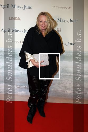 Amsterdam 16 december 2019
Premiere April may June in het deLamar theater met oa in de hoofdrollen Linda de Mol Elise Schaap en Tjitske Reidinga. Karin Swerink