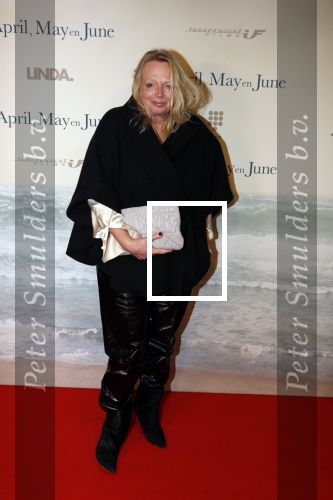 Amsterdam 16 december 2019
Premiere April may June in het deLamar theater met oa in de hoofdrollen Linda de Mol Elise Schaap en Tjitske Reidinga. Karin Swerink