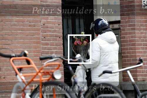 Amsterdam 15 december 2019
Bloemen bezorger bij Kasja Olongren