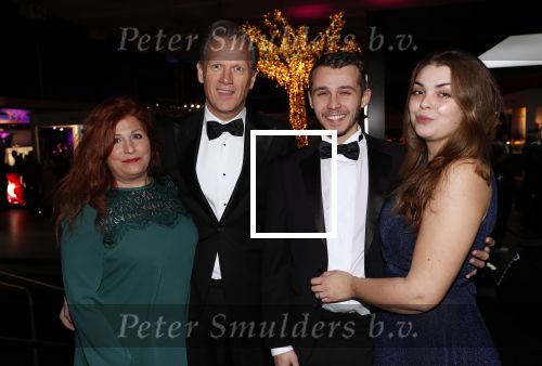 Amsterdam 12 december 2019
Luxury fair LXRY in de rai. Kees Noomen met gezin