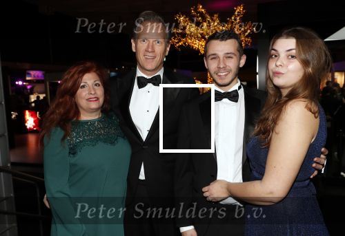 Amsterdam 12 december 2019
Luxury fair LXRY in de rai. Kees Noomen met gezin