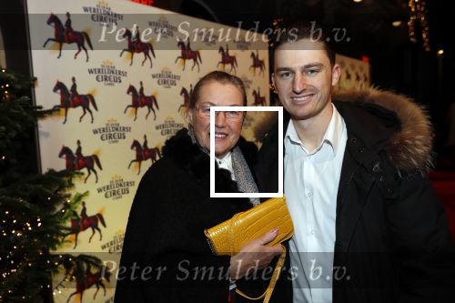 Amsterdam 19 december 2019
Premiere kerstcircus in Carre. Lenie Bambergen met kleinzoon