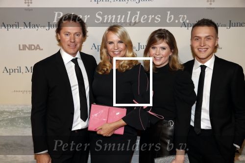 Amsterdam 16 december 2019
Premiere April may June in het deLamar theater met oa in de hoofdrollen Linda de Mol Elise Schaap en Tjitske Reidinga. Linda kwam met partner Jeroen Rietbergen en kinderen Noah Julian