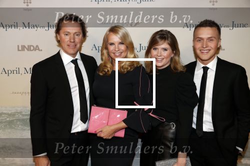 Amsterdam 16 december 2019
Premiere April may June in het deLamar theater met oa in de hoofdrollen Linda de Mol Elise Schaap en Tjitske Reidinga. Linda kwam met partner Jeroen Rietbergen en kinderen Noah Julian