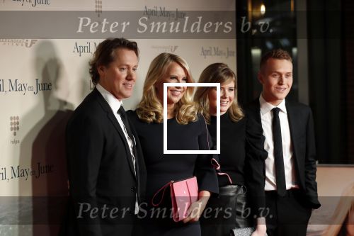 Amsterdam 16 december 2019
Premiere April may June in het deLamar theater met oa in de hoofdrollen Linda de Mol Elise Schaap en Tjitske Reidinga. Linda kwam met partner Jeroen Rietbergen en kinderen Noah Julian