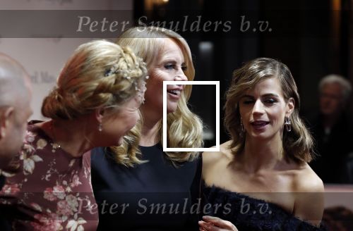 Amsterdam 16 december 2019
Premiere April may June in het deLamar theater met oa in de hoofdrollen Linda de Mol Elise Schaap en Tjitske Reidinga.
