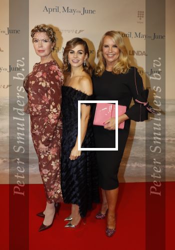 Amsterdam 16 december 2019
Premiere April may June in het deLamar theater met oa in de hoofdrollen Linda de Mol Elise Schaap en Tjitske Reidinga.