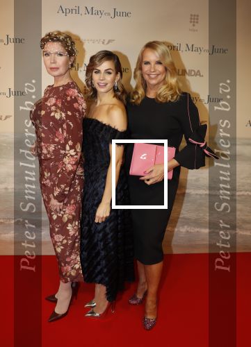 Amsterdam 16 december 2019
Premiere April may June in het deLamar theater met oa in de hoofdrollen Linda de Mol Elise Schaap en Tjitske Reidinga.