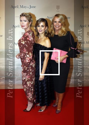 Amsterdam 16 december 2019
Premiere April may June in het deLamar theater met oa in de hoofdrollen Linda de Mol Elise Schaap en Tjitske Reidinga.