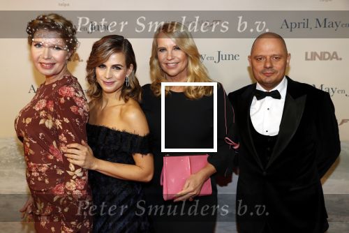 Amsterdam 16 december 2019
Premiere April may June in het deLamar theater met oa in de hoofdrollen Linda de Mol Elise Schaap en Tjitske Reidinga.
