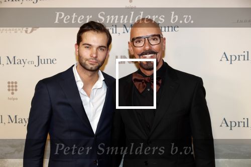 Amsterdam 16 december 2019
Premiere April may June in het deLamar theater met oa in de hoofdrollen Linda de Mol Elise Schaap en Tjitske Reidinga. Maik de Boer met een kennis