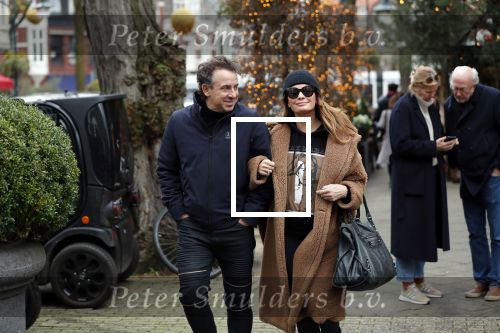 Amsterdam 14 december 2019
Marco Borsato en Leontine Borsato in amsterdam zuid.