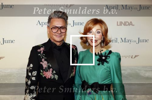 Amsterdam 16 december 2019
Premiere April may June in het deLamar theater met oa in de hoofdrollen Linda de Mol Elise Schaap en Tjitske Reidinga. Marijke Helwegen kwam met een kennis
