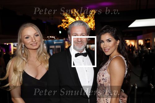 Amsterdam 12 december 2019
Luxury fair LXRY in de rai.Mark Teurlings met twee dames