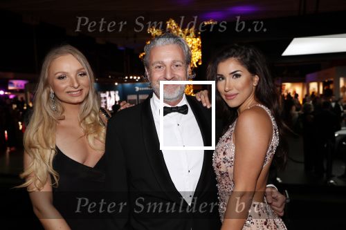 Amsterdam 12 december 2019
Luxury fair LXRY in de rai.Mark Teurlings met twee dames