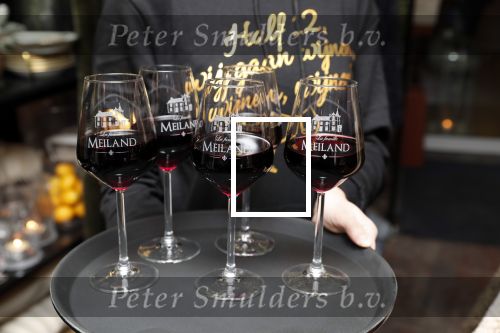 Noordwijk 13 decemnber 2019
Martien Meiland, moeder Erica, dochter Maxime, kleindochter Claire en dochter Montana tijdens de presentatie van de nieuwe wijncollectie van de familie Meiland. De bekende tv-familie brengt drie wijnen uit, onder de naam La Famille Meiland