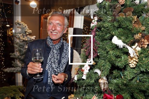 Noordwijk 13 decemnber 2019
Martien Meiland, moeder Erica, dochter Maxime, kleindochter Claire en dochter Montana tijdens de presentatie van de nieuwe wijncollectie van de familie Meiland. De bekende tv-familie brengt drie wijnen uit, onder de naam La Famille Meiland