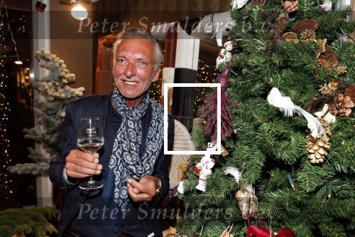 Noordwijk 13 decemnber 2019
Martien Meiland, moeder Erica, dochter Maxime, kleindochter Claire en dochter Montana tijdens de presentatie van de nieuwe wijncollectie van de familie Meiland. De bekende tv-familie brengt drie wijnen uit, onder de naam La Famille Meiland