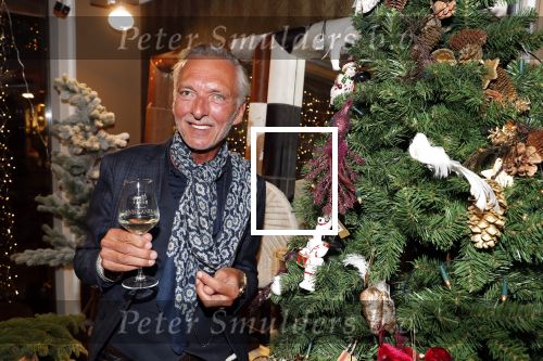 Noordwijk 13 decemnber 2019
Martien Meiland, moeder Erica, dochter Maxime, kleindochter Claire en dochter Montana tijdens de presentatie van de nieuwe wijncollectie van de familie Meiland. De bekende tv-familie brengt drie wijnen uit, onder de naam La Famille Meiland