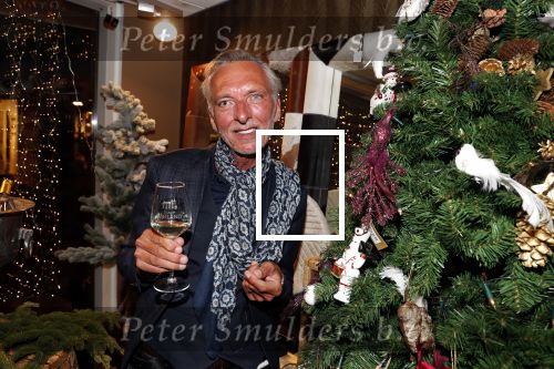 Noordwijk 13 decemnber 2019
Martien Meiland, moeder Erica, dochter Maxime, kleindochter Claire en dochter Montana tijdens de presentatie van de nieuwe wijncollectie van de familie Meiland. De bekende tv-familie brengt drie wijnen uit, onder de naam La Famille Meiland