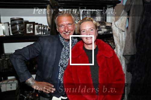 Noordwijk 13 decemnber 2019
Martien Meiland, moeder Erica, dochter Maxime, kleindochter Claire en dochter Montana tijdens de presentatie van de nieuwe wijncollectie van de familie Meiland. De bekende tv-familie brengt drie wijnen uit, onder de naam La Famille Meiland