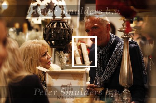 Noordwijk 13 decemnber 2019
Martien Meiland, moeder Erica, dochter Maxime, kleindochter Claire en dochter Montana tijdens de presentatie van de nieuwe wijncollectie van de familie Meiland. De bekende tv-familie brengt drie wijnen uit, onder de naam La Famille Meiland. Martien met Patricia Paay