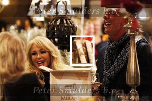 Noordwijk 13 decemnber 2019
Martien Meiland, moeder Erica, dochter Maxime, kleindochter Claire en dochter Montana tijdens de presentatie van de nieuwe wijncollectie van de familie Meiland. De bekende tv-familie brengt drie wijnen uit, onder de naam La Famille Meiland. Martien met Patricia Paay