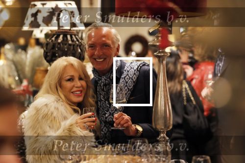 Noordwijk 13 decemnber 2019
Martien Meiland, moeder Erica, dochter Maxime, kleindochter Claire en dochter Montana tijdens de presentatie van de nieuwe wijncollectie van de familie Meiland. De bekende tv-familie brengt drie wijnen uit, onder de naam La Famille Meiland. Martien met Patricia Paay