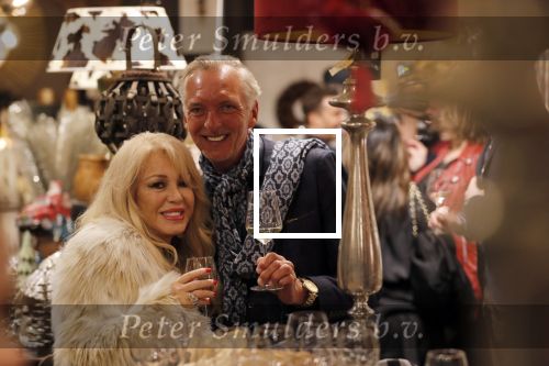 Noordwijk 13 decemnber 2019
Martien Meiland, moeder Erica, dochter Maxime, kleindochter Claire en dochter Montana tijdens de presentatie van de nieuwe wijncollectie van de familie Meiland. De bekende tv-familie brengt drie wijnen uit, onder de naam La Famille Meiland. Martien met Patricia Paay