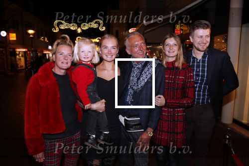 Noordwijk 13 decemnber 2019
Martien Meiland, moeder Erica, dochter Maxime, kleindochter Claire en dochter Montana tijdens de presentatie van de nieuwe wijncollectie van de familie Meiland. De bekende tv-familie brengt drie wijnen uit, onder de naam La Famille Meiland