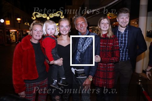 Noordwijk 13 decemnber 2019
Martien Meiland, moeder Erica, dochter Maxime, kleindochter Claire en dochter Montana tijdens de presentatie van de nieuwe wijncollectie van de familie Meiland. De bekende tv-familie brengt drie wijnen uit, onder de naam La Famille Meiland
