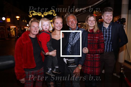 Noordwijk 13 decemnber 2019
Martien Meiland, moeder Erica, dochter Maxime, kleindochter Claire en dochter Montana tijdens de presentatie van de nieuwe wijncollectie van de familie Meiland. De bekende tv-familie brengt drie wijnen uit, onder de naam La Famille Meiland