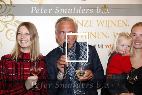 Noordwijk 13 decemnber 2019
Martien Meiland, moeder Erica, dochter Maxime, kleindochter Claire en dochter Montana tijdens de presentatie van de nieuwe wijncollectie van de familie Meiland. De bekende tv-familie brengt drie wijnen uit, onder de naam La Famille Meiland