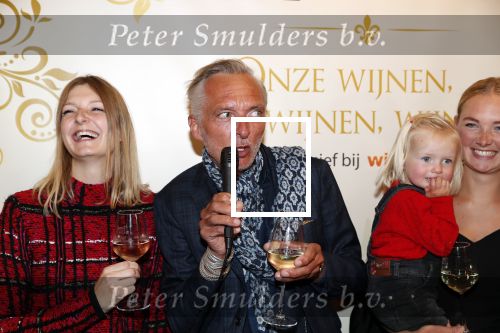 Noordwijk 13 decemnber 2019
Martien Meiland, moeder Erica, dochter Maxime, kleindochter Claire en dochter Montana tijdens de presentatie van de nieuwe wijncollectie van de familie Meiland. De bekende tv-familie brengt drie wijnen uit, onder de naam La Famille Meiland